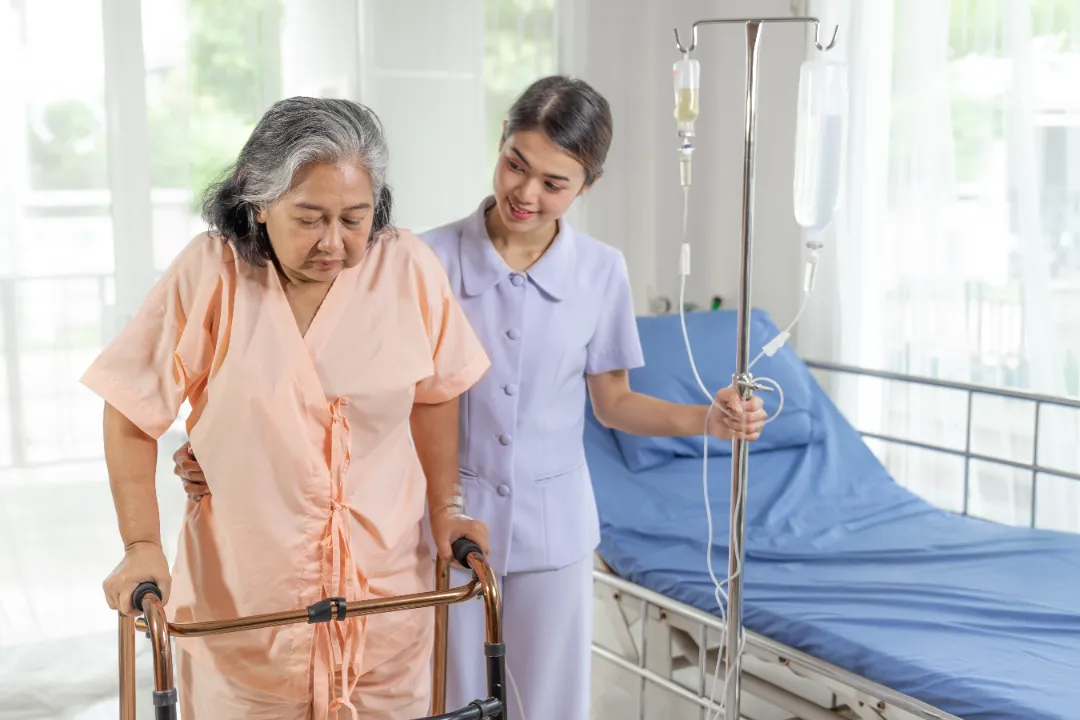 nurses-are-well-good-taken-care-elderly-patients-hospital-bed-patients-medical-healthcare-concept (2)